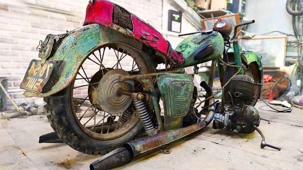 Épave de moto ancien