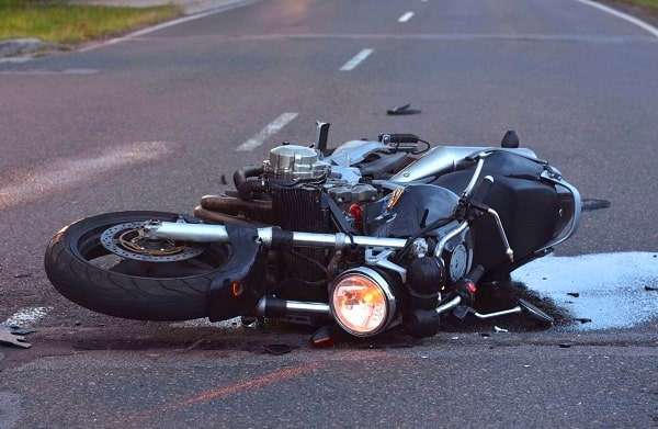 Épave de moto accidenté