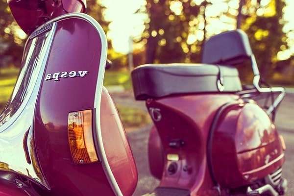 Scooter vespa rouge