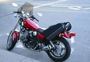 Scooter neuf garée